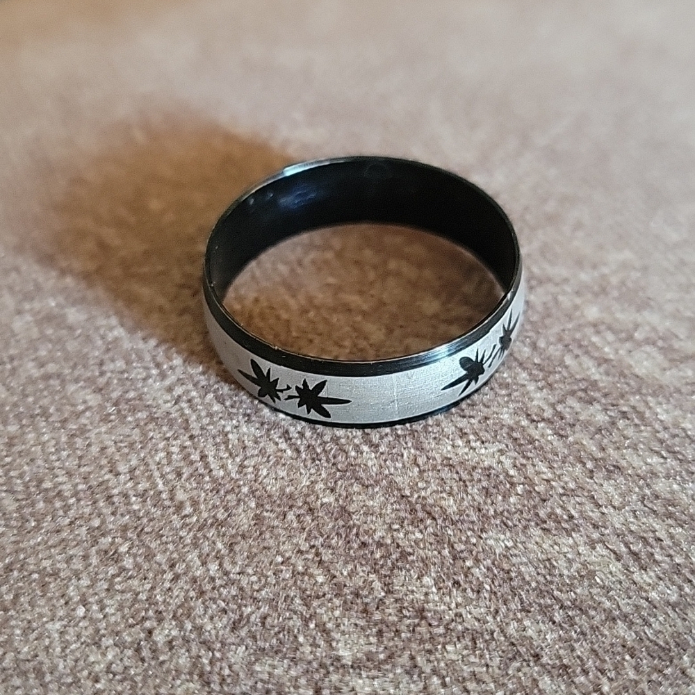 3/$30 Metal Black Silver Ganja Leaf Band Ring - Picture 2 of 5